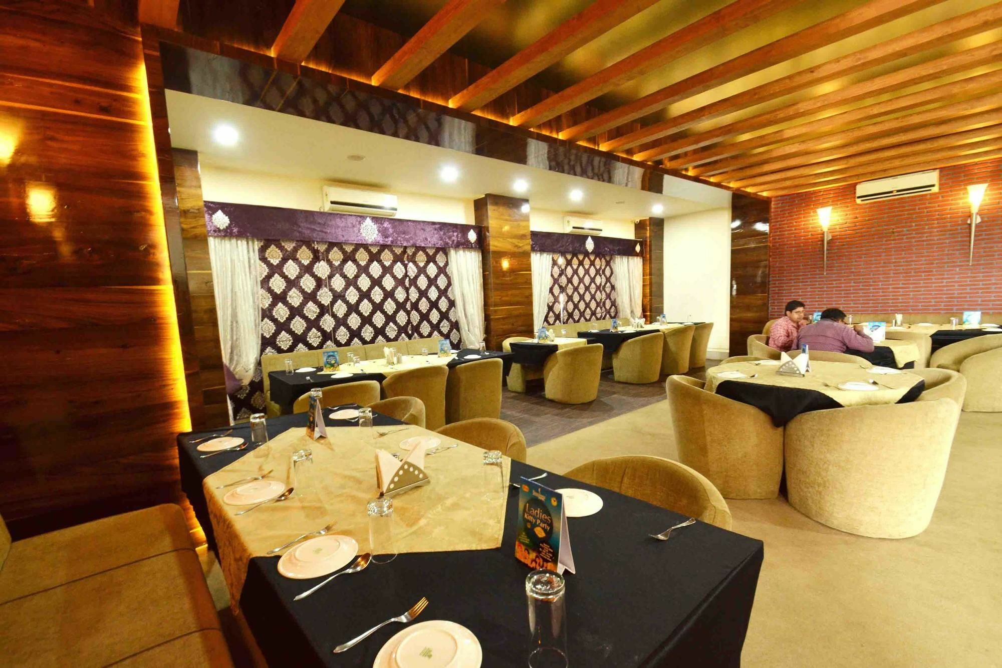 Capital O 1546 The Sensation Hotel Indore Dış mekan fotoğraf